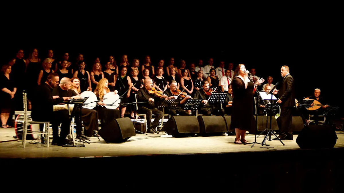Bornova’da Atatürk’ün sevdiği şarkılarla duygusal gece haberinin görseli