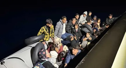 Dikili açıklarında 36 düzensiz göçmen yakalandı