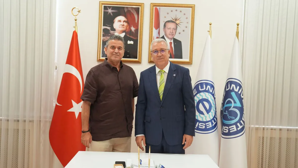 Ege Üniversitesi’nden sanayi gazlarını alglerle temizleyecek proje TÜBİTAK’tan destek aldı haberinin görseli