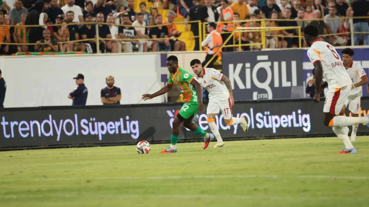 Icardi’den klas gol! Galatasaray Alanya’da zorlu virajı tek golle geçti haberinin görseli