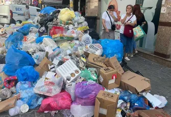 Karşıyaka'da eylem sona erdi ancak ilçedeki çöpler toplanmadı