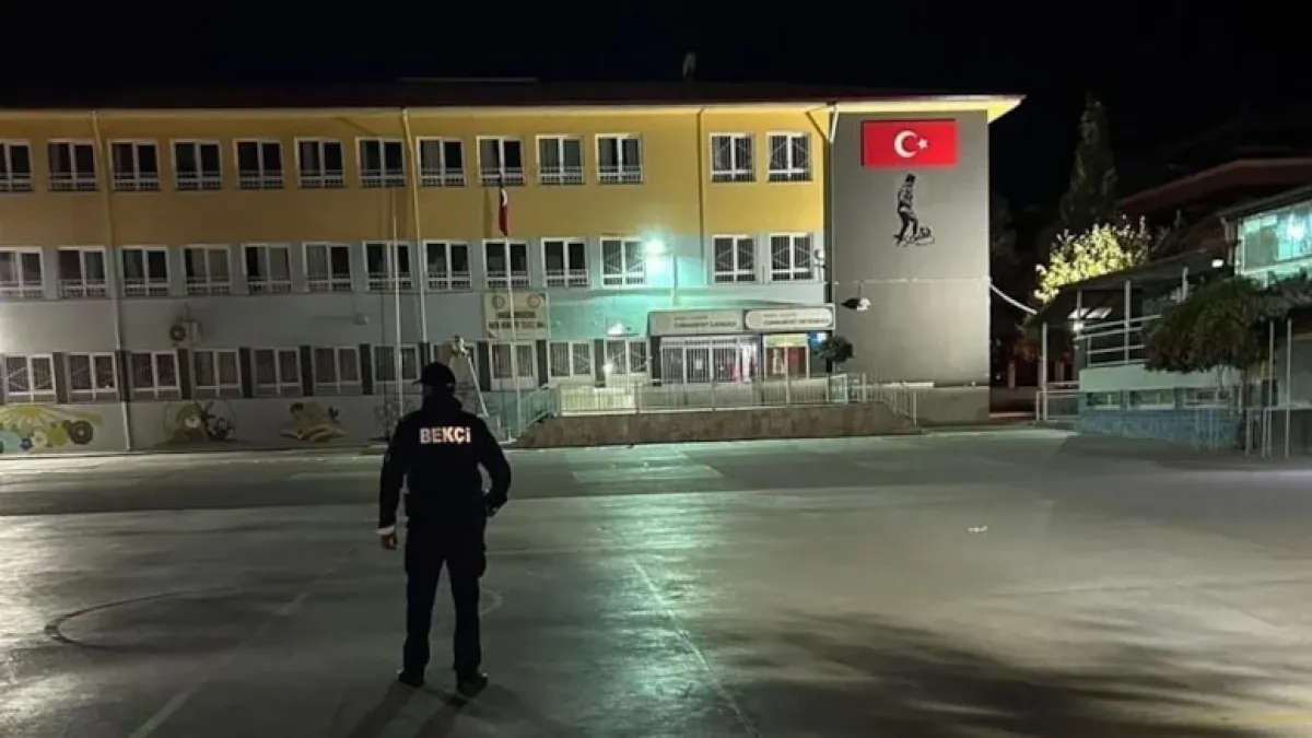 Sakarya&#039;da okulda şok görüntü! Çırılçıplak gece bekçisi sosyal medyayı salladı haberinin görseli