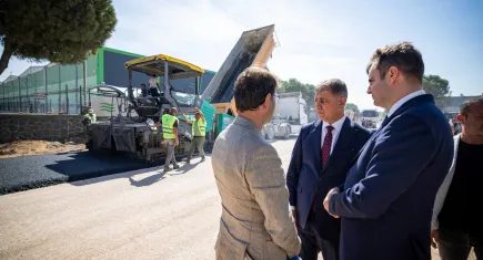 Aliağa sanayi yolu’na 2 kilometrelik asfalt serimi