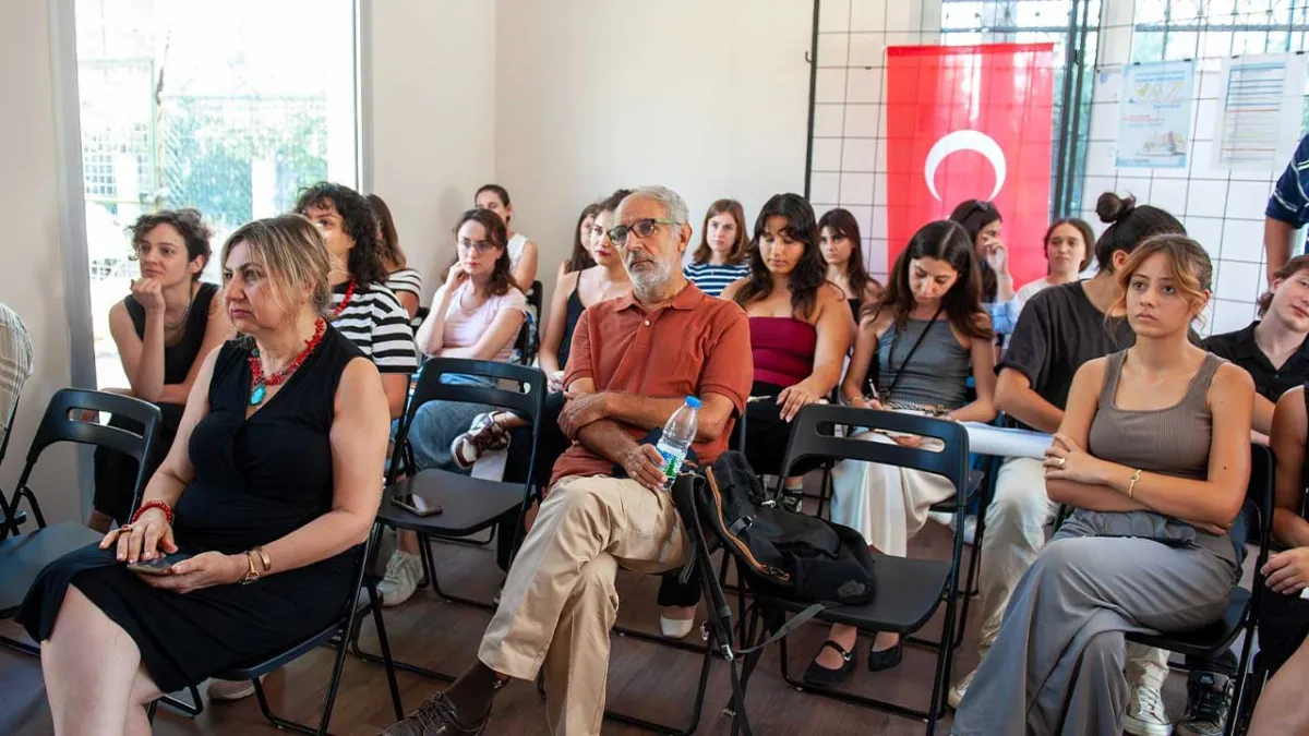 Karşıyaka’da genç tasarımcıların eserleri sergileniyor haberinin görseli