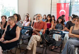 Karşıyaka’da genç tasarımcıların eserleri sergileniyor