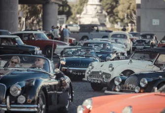 Klasik otomobiller erkek sağlığı için İzmir yollarına çıkacak