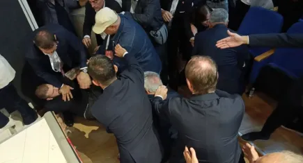 Kocaeli CHP kongresinde gerilim: Başkanın konuşması sırasında kavga çıktı
