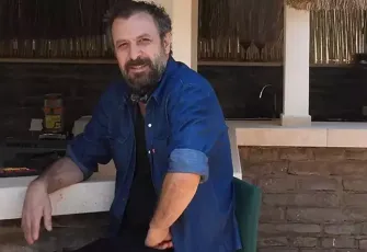 Nejat İşler gece yarısı patladı: Magazin muhabirine kafa attırdı!