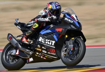 Toprak Razgatlıoğlu Aragon'da tarihi zaferini kutladı! WSBK'da 13. galibiyet geliyor
