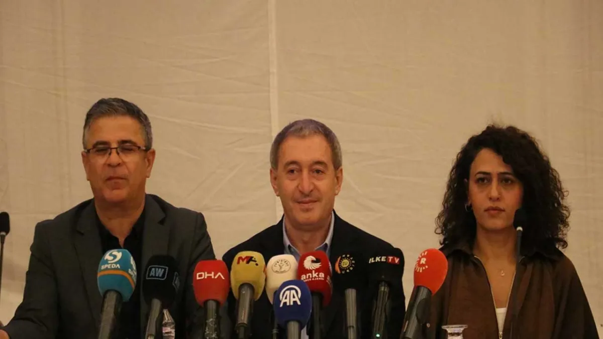 Bakırhan: Suriye’deki meseleyi set olarak koymak süreci zedeler haberinin görseli