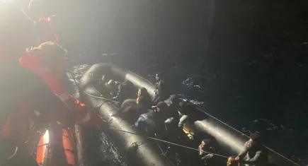 Dikili'de  35 düzensiz göçmen kurtarıldı