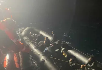 Dikili'de  35 düzensiz göçmen kurtarıldı