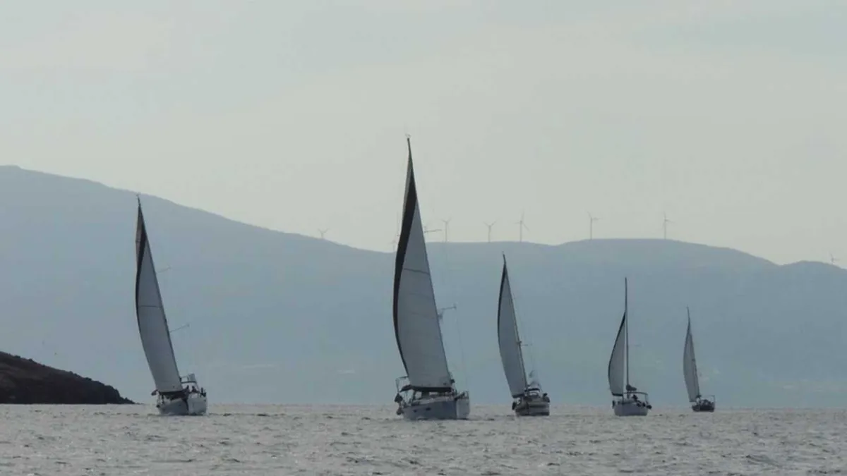 Foça&#039;daki yelken şenliğinde iki yakadan yelkenciler Ege&#039;de dostluk mesajı verdi haberinin görseli