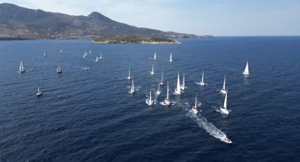 İki yakadan yelkenciler Ege’yi barışa boyadı