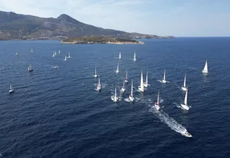 İki yakadan yelkenciler Ege’yi barışa boyadı