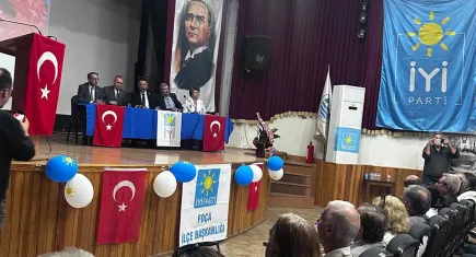 İYİ Parti Foça'da  Mehmet Amaç güven tazeledi