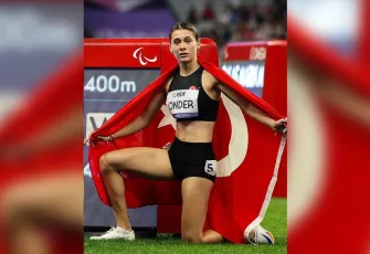 İzmirli Aysel Önder’den dünya rekoru