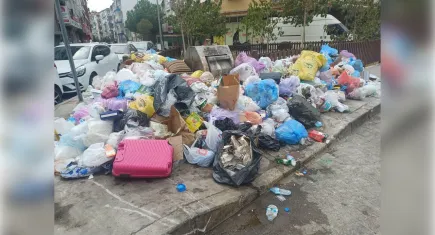 Karşıyaka'da eylem bitti, çöp bitmedi