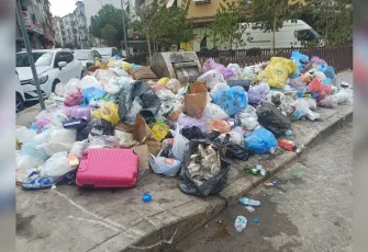 Karşıyaka'da eylem bitti, çöp bitmedi