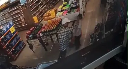 Sakarya’da markette otizmli çocuğa şiddet kamerada