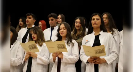 Tıp öğrencileri ilk adımlarını attı: Tıbbiyeli Yemini ettiler 