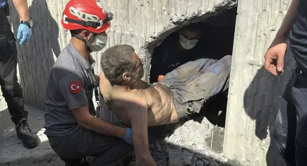 Tünelin içindeki duvarın arasına sıkışan adam günlerce mahsur kaldı: 6 saatte kurtarıldı