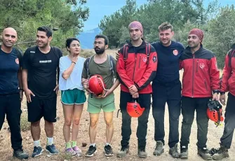 Balçova Terapi Ormanı’nda mahsur gençler: İtfaiye ekipleri zamana karşı yarıştı
