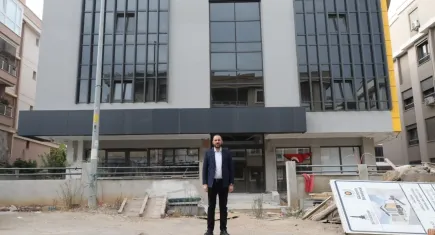 Gaziemir gençlik merkezi 2,5 yıldır bitmedi: AK Partili başkan tepkili