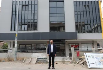 Gaziemir gençlik merkezi 2,5 yıldır bitmedi: AK Partili başkan tepkili
