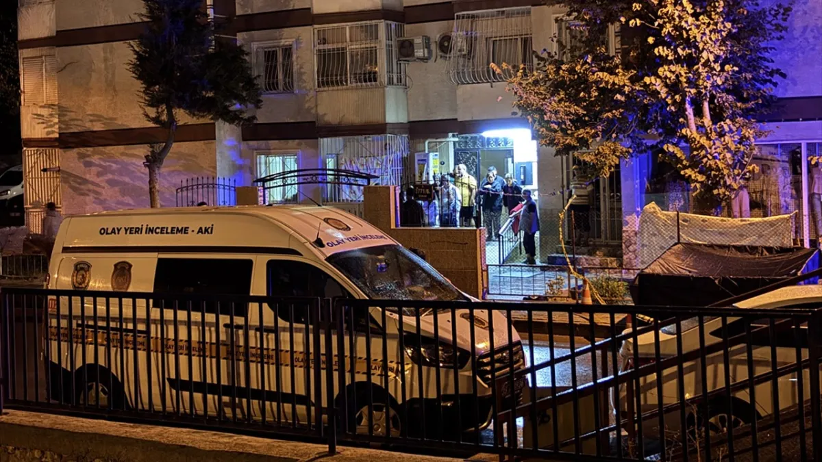 İzmir haber: Bıçaklı kavgada bir kişiyi öldüren zanlı, kaçtıktan sonra baba ve oğlunu da bıçakladı haberinin görseli