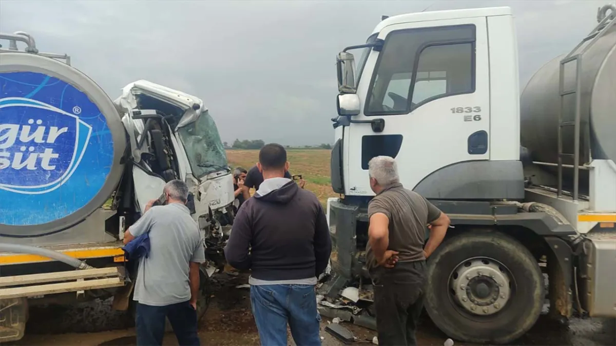 İzmir haber: Ödemiş’te kaza! 2 süt kamyonu çarpıştı haberinin görseli