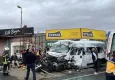  Kamyon ile işçi servis minibüsü çarpıştı: Çok sayıda ölü ve yaralı var