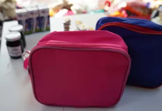 Seferihisar Belediyesi’nden öğrencilere beslenme çantası desteği