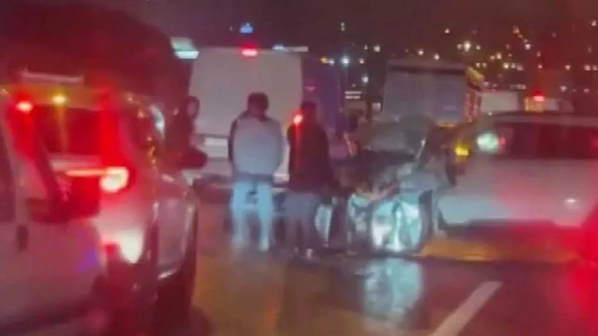 TEM&#039;de feci kaza: 17 araç birbirine girdi haberinin görseli