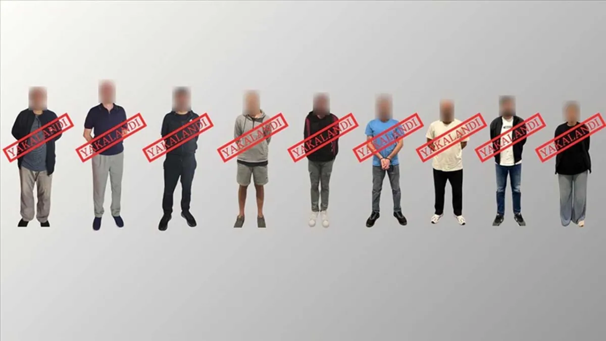 Bakan Yerlikaya açıkladı :Kırmızı bültenle aranan 9 suçlu Türkiye&#039;ye getirildi haberinin görseli