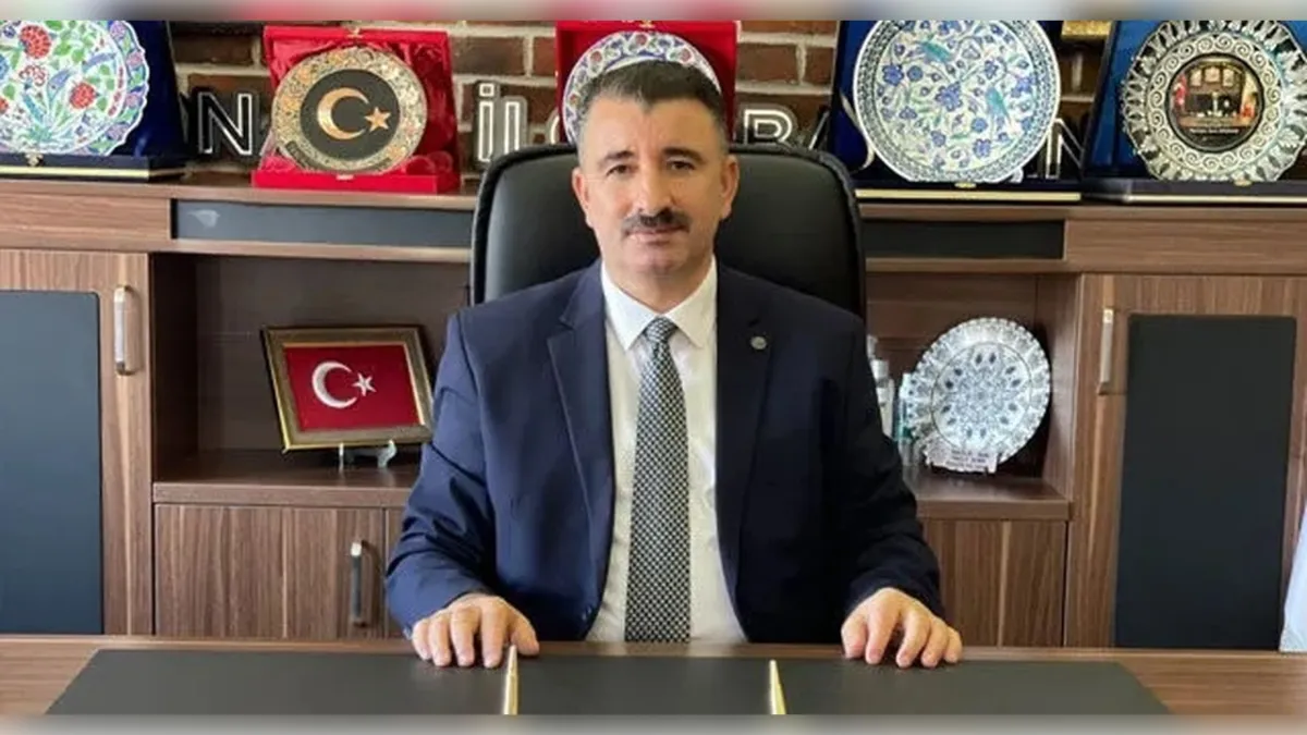 Başdaş’tan Konak Belediyesi’ne otopark eleştirisi: ‘Ne ararsan var’ dediler, çıkan şey park yeri oldu haberinin görseli
