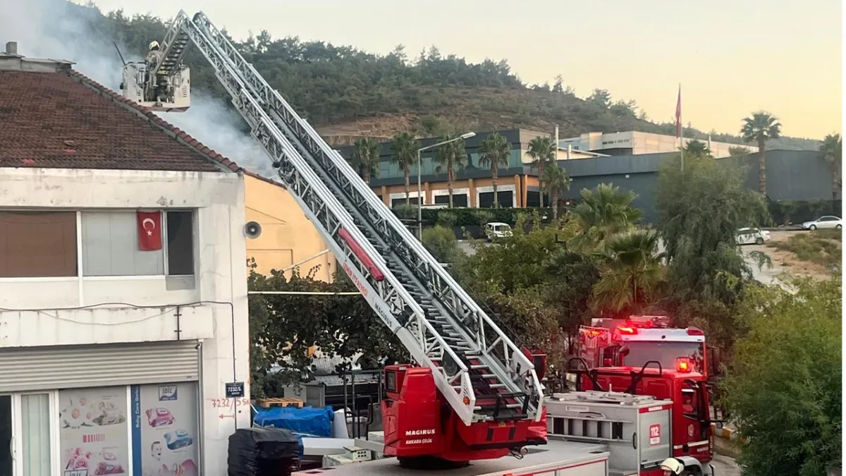 Bornova’da demir atölyesinde yangın: İzmir İtfaiyesi alevleri kontrol altına aldı haberinin görseli