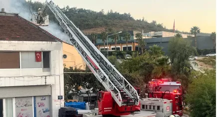 Bornova’da demir atölyesinde yangın: İzmir İtfaiyesi alevleri kontrol altına aldı