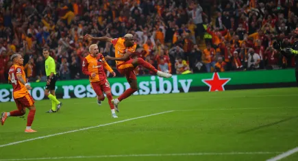 Galatasaray dev maça hızlı başladı: İlk yarıda Liverpool karşısında önde