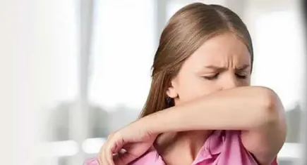 Geçmeyen öksürüğe dikkat! Reflü belirtisi olabilir