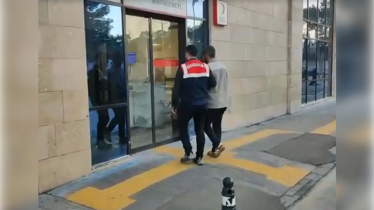 İzmir merkezli FETÖ operasyonunda 35 gözaltı haberinin görseli