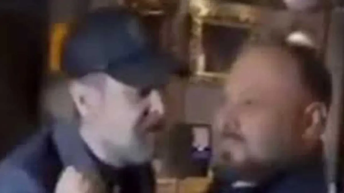 Nejat İşler&#039;e kafa atan muhabir işten kovuldu! haberinin görseli