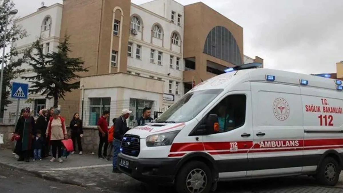 Yangın alarmı panik yarattı: 14 öğrenci yaralandı! haberinin görseli
