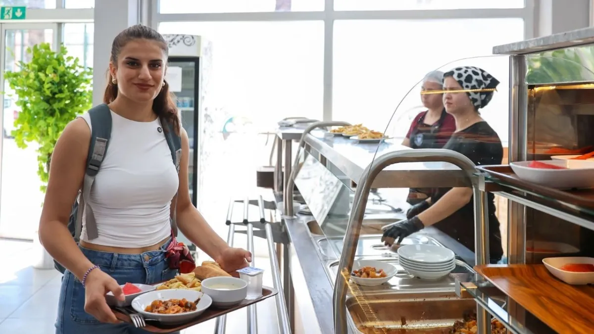 Buca’da öğrenciler için 200 lira yetiyor: Uygun fiyatlı kafe ve yemekle gün dolu dolu haberinin görseli