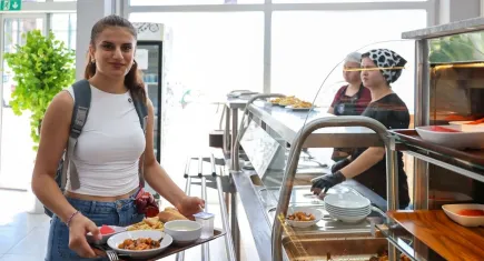 Buca’da öğrenciler için 200 lira yetiyor: Uygun fiyatlı kafe ve yemekle gün dolu dolu