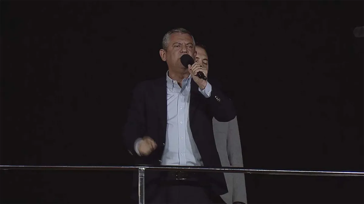 CHP lideri Özgür Özel’den Cumhurbaşkanı Erdoğan’a: Adayımı bırak, sandığı getir haberinin görseli
