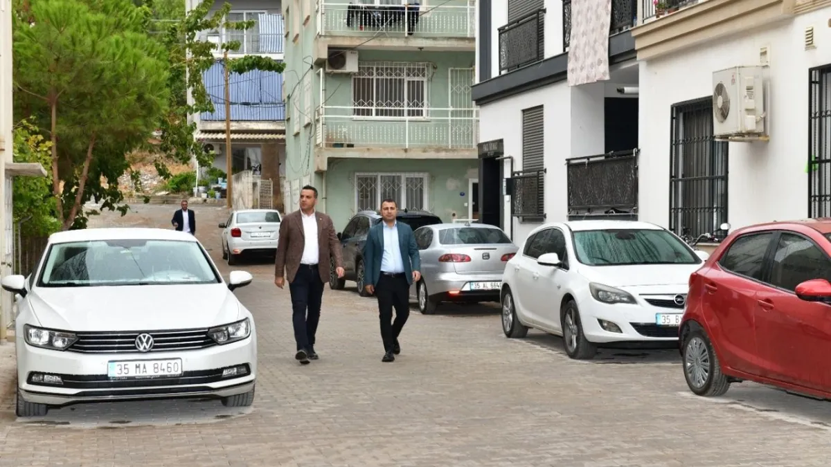 Çiğli’nin çehresi değişiyor: Başkan Yıldız’dan hem yol çalışması hem halı saha müjdesi haberinin görseli