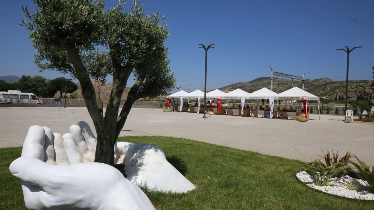 Efes Selçuk’ta her pazar doğal ürün şöleni: Üretici pazarı açılıyor! haberinin görseli