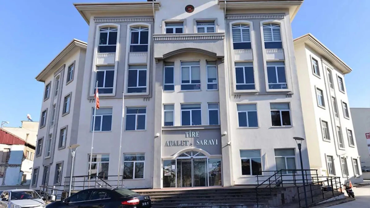 İzmir’de bebeğini gömdüğü iddia edilen anne ve 4 yakını gözaltında haberinin görseli