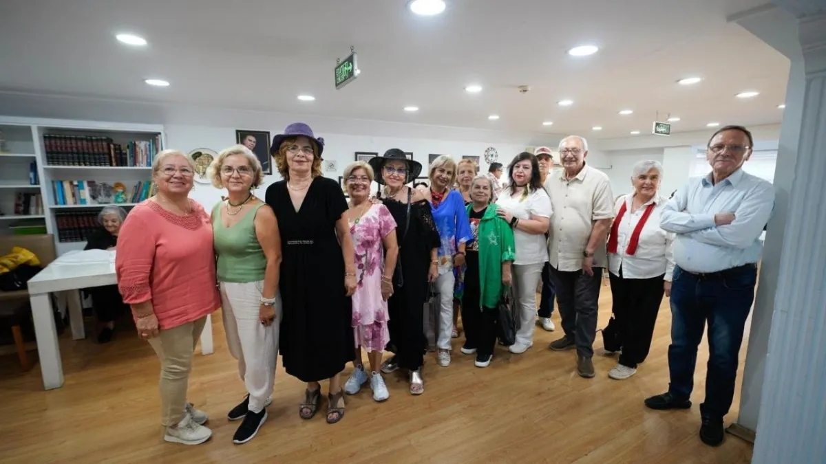İzmir’de yaşlılara umut veren merkez: Binlerce üye hayata yeniden dokunuyor haberinin görseli